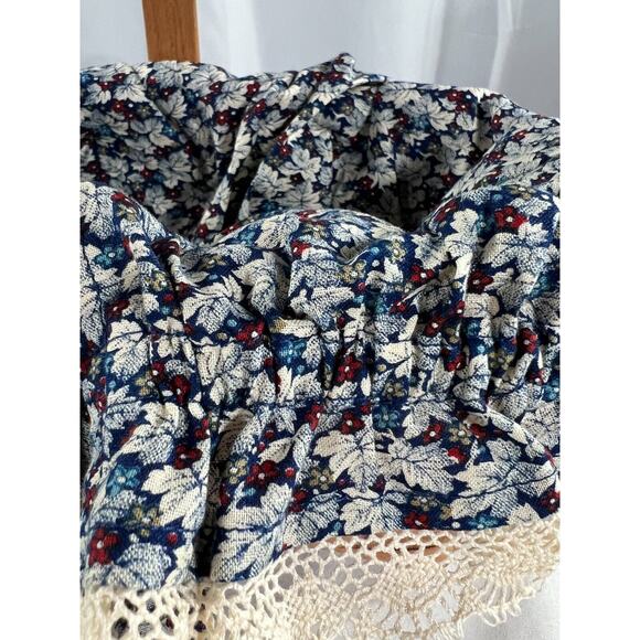 1987 Longaberger Candle Basket w/Blue & White Liner 9"L x 5"W x 5"H - Picture 2 of 4